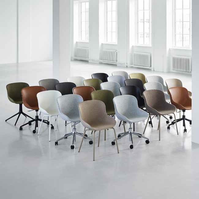 Normann Copenhagen stoel Hyg Chair Swivel 4L met bekleding Textiel door Simon Legald