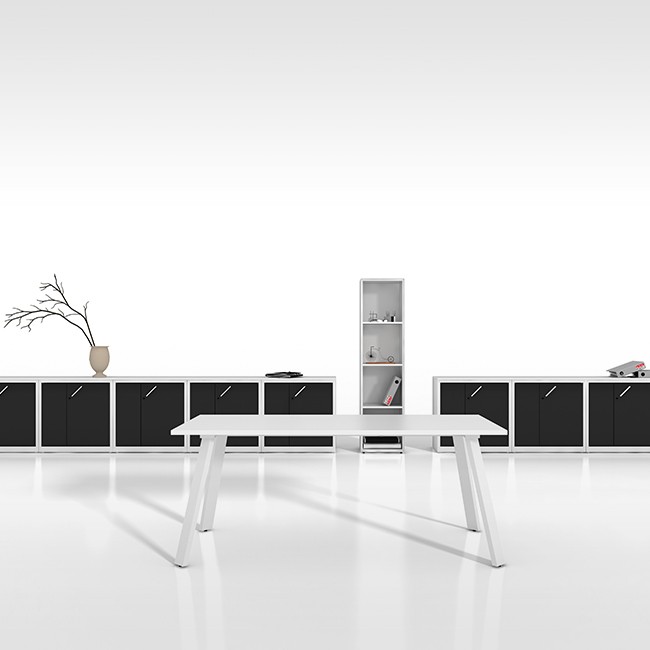 Raio bureau Endow Y in hoogte verstelbaar (zwart onderstel) door Raio Design Studio