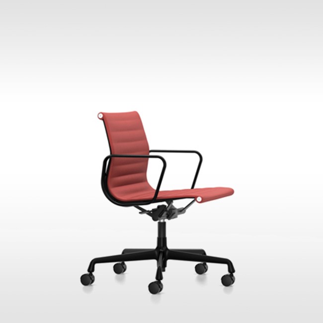 Vitra bureaustoel Aluminium Chair EA 118 stof (zwart frame) door Charles & Ray Eames