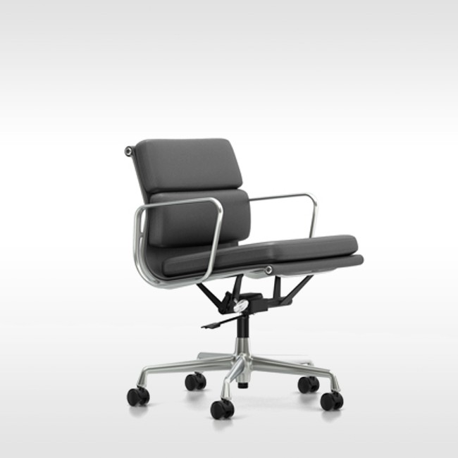 Vitra bureaustoel Soft Pad Chair EA 217 Leder L20 door Charles & Ray Eames