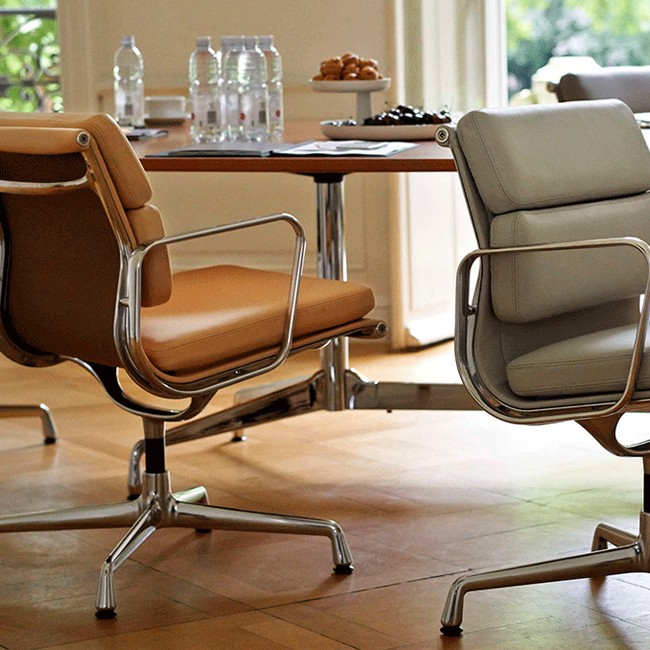 Vitra bureaustoel Soft Pad Chair EA 217 Premium Leder door Charles & Ray Eames