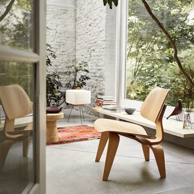 Vitra loungechair LCW Plywood Group door Charles & Ray Eames