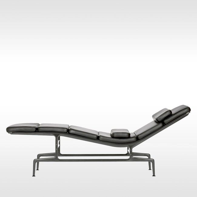 Vitra loungechair Soft Pad Chaise ES 106 door Charles & Ray Eames