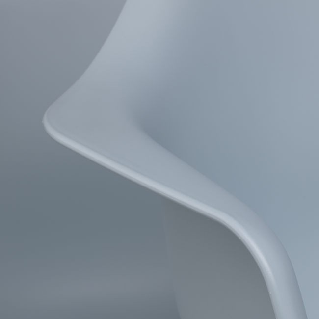 Vitra schommelstoel Eames Plastic Armchair RAR met esdoorn donker onderstel door Charles & Ray Eames