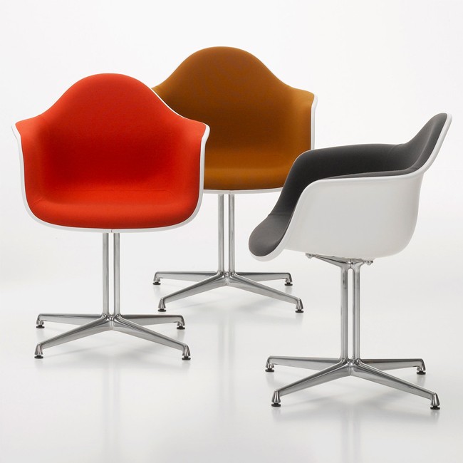 Vitra stoel Eames Plastic Armchair DAL Rusty Orange bekleed door Charles & Ray Eames