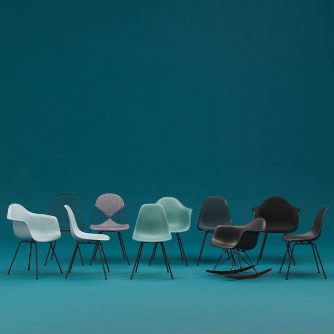 Vitra stoel Eames Plastic Armchair DAX Kiezelsteen bekleed door Charles & Ray Eames