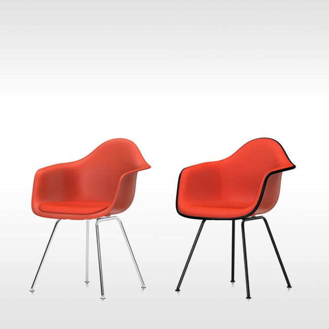 Vitra stoel Eames Plastic Armchair DAX Poppyrood bekleed door Charles & Ray Eames