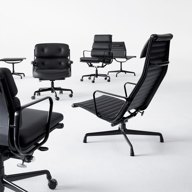 Vitra voetenbank Aluminium Chair EA 125 stof (zwart frame) door Charles & Ray Eames