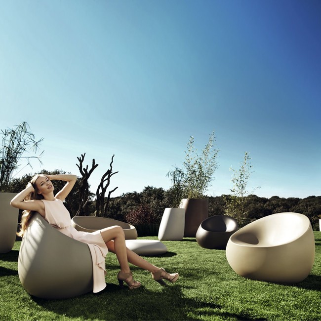 Vondom loungestoel Stone Lounge Chair door Stefano Giovannoni